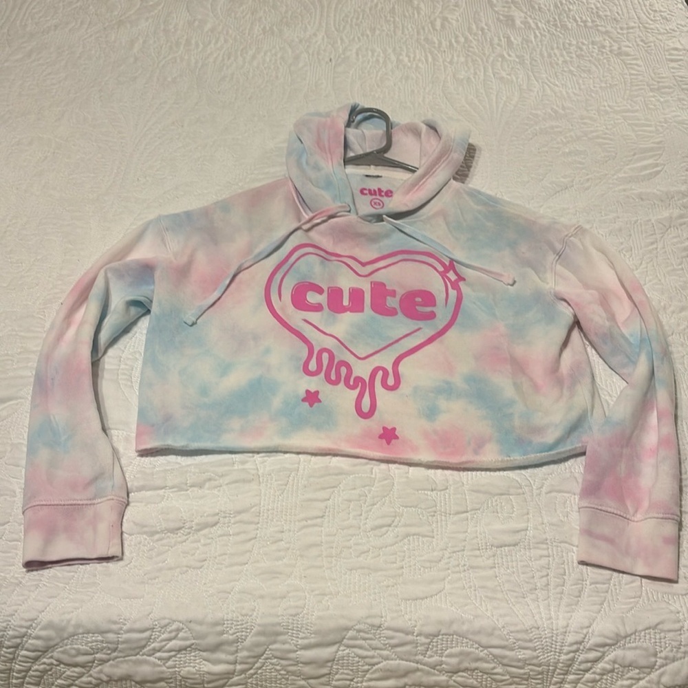 Cute Nail Studio drip heart hoodie size extra small